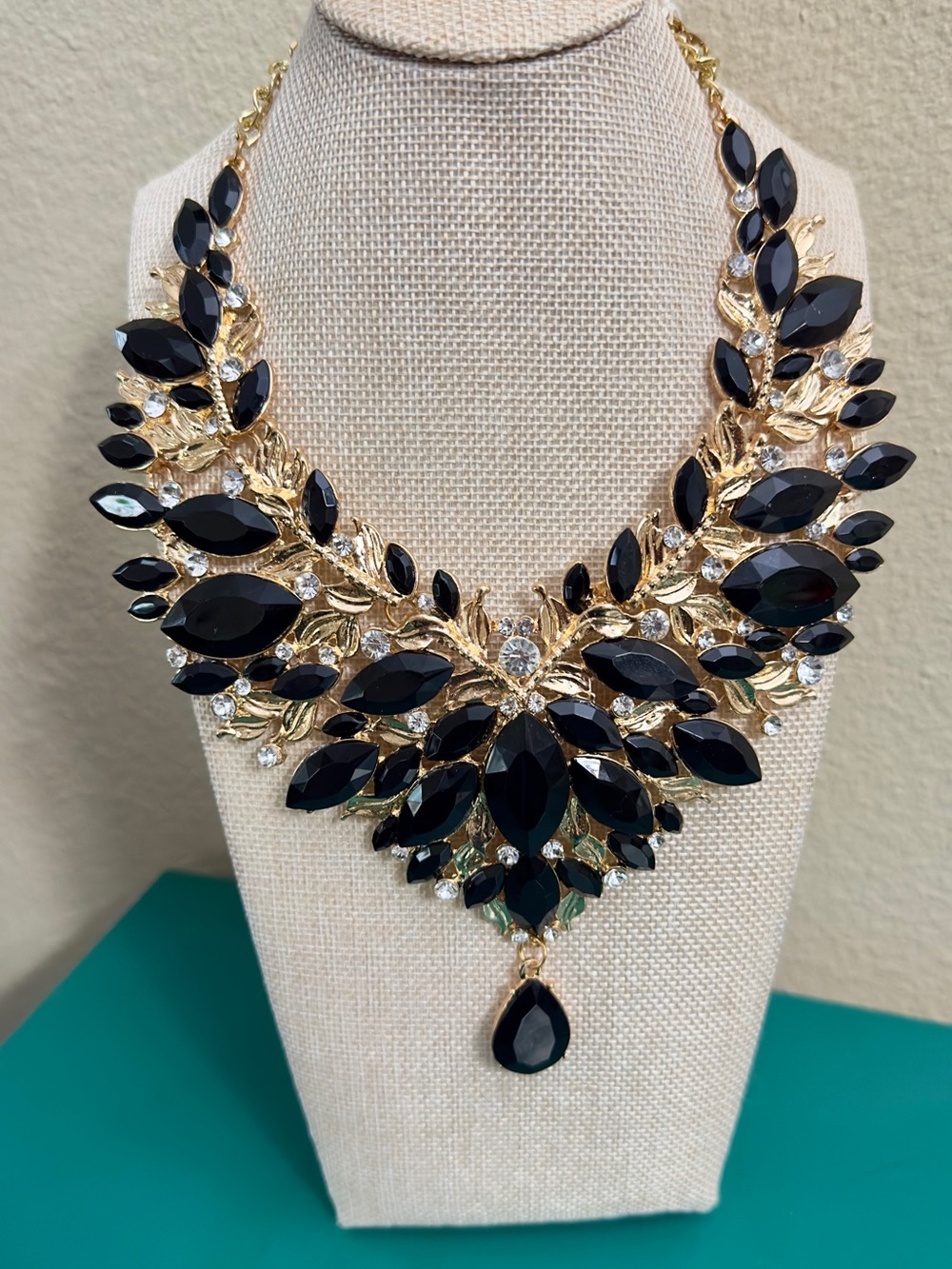 Elegant Black Crystal Statement Necklace - Gold Tone